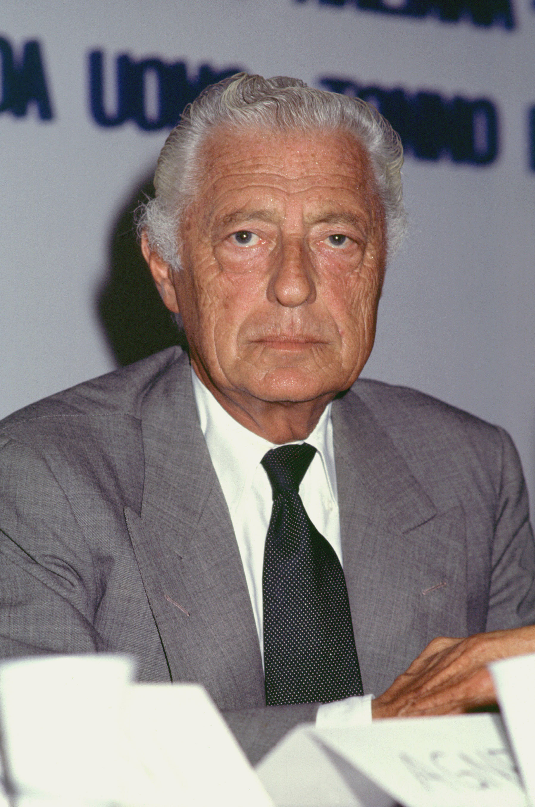 Gianni Agnelli E Quella Irresistibile Storia Darte E Damore Con New