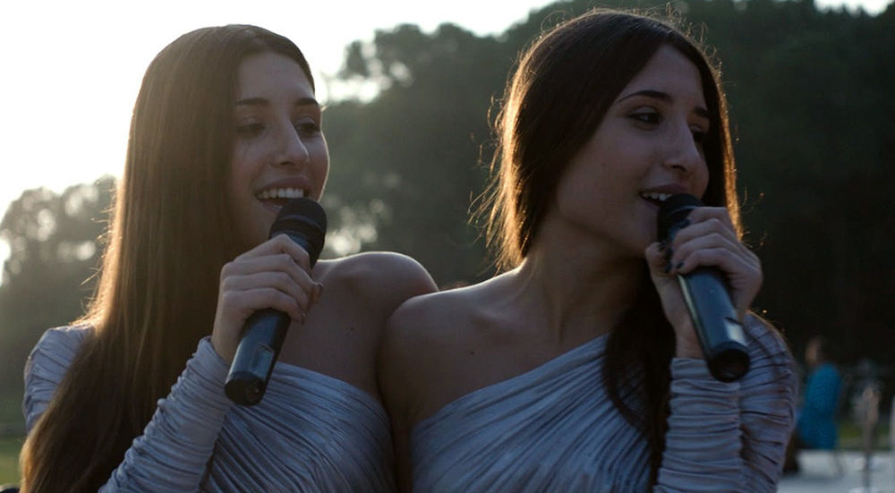 Angela e Marianna Fontana, le gemelle indivisibili di Edoardo De Angelis
