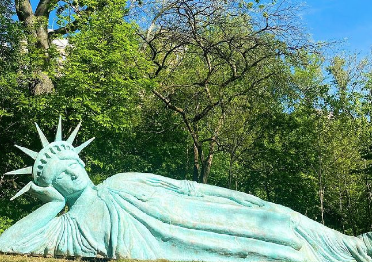 Ad Harlem una nuova e assonnata versione della Statua della Libertà – La  Voce di New York
