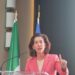La segretaria al Commercio Gina Raimondo durante il suo discorso all'ambasciata italiana a Washington - Twitter, italyinus