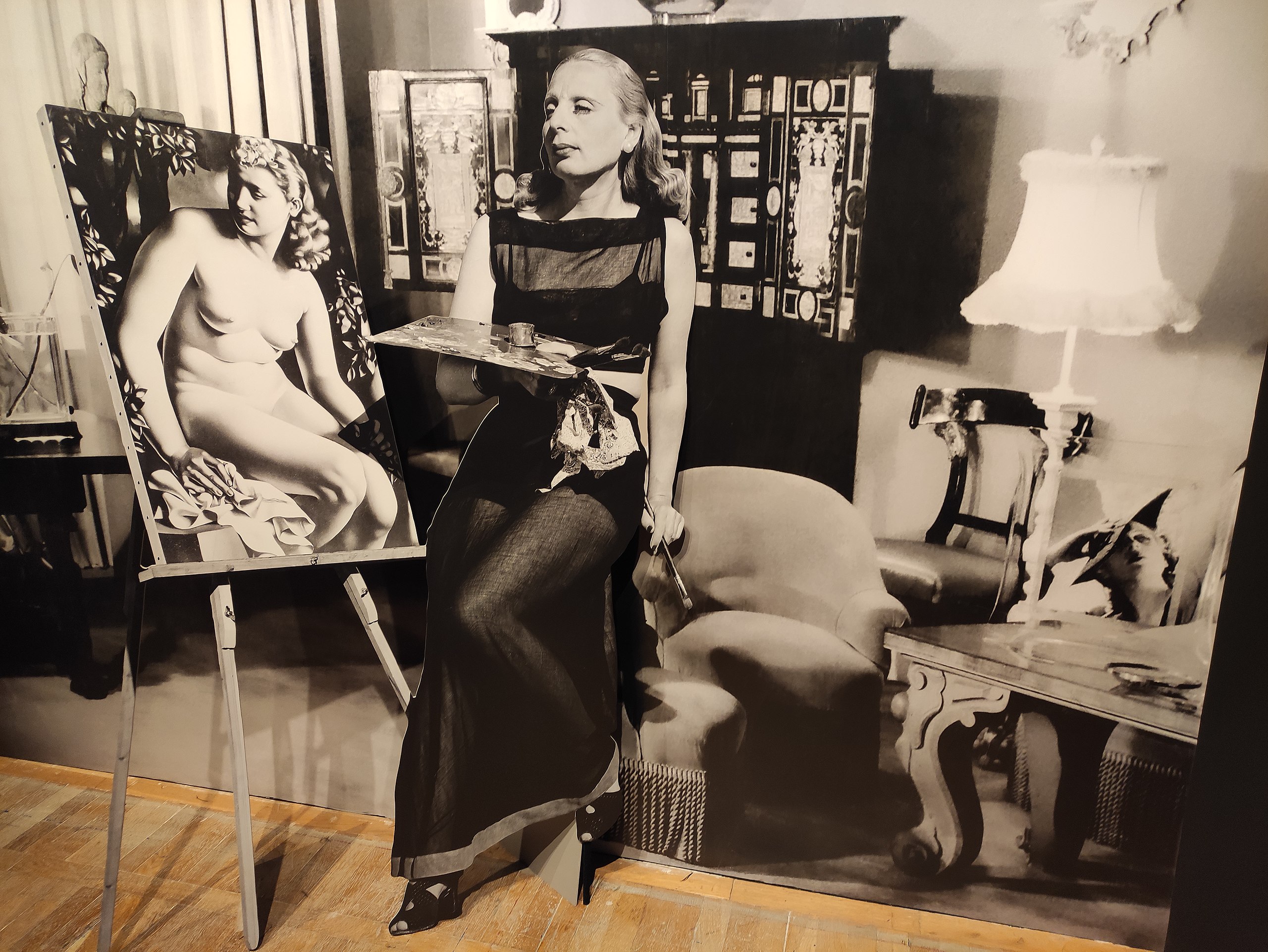 Tamara de Lempicka nel suo studio / Wikipedia