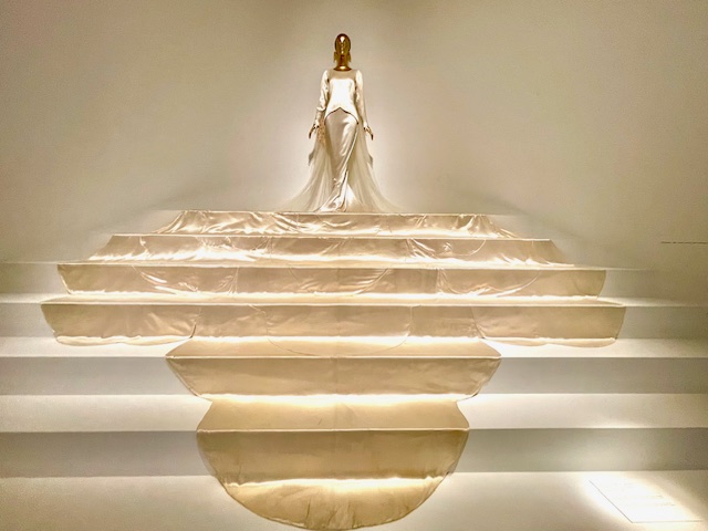 Abito nuziale Callott Soeurs per Natalie Porter (1931), mostra Sleeping Beauties: Reawakening Fashion, Met Museum, New York / VNY Media