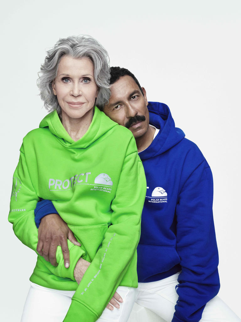 L'attrice e attivista Jane Fonda insieme allo stilista di Canada Goose Haider Hackerman / Ansa