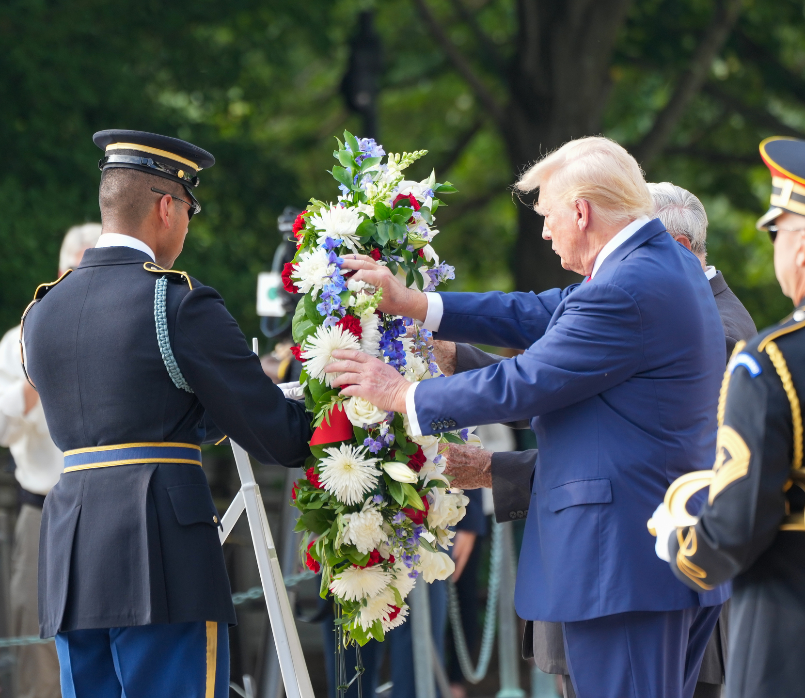 Trump staff share video of visit to Arlington Cemetery after “incident” – La Voce di New York