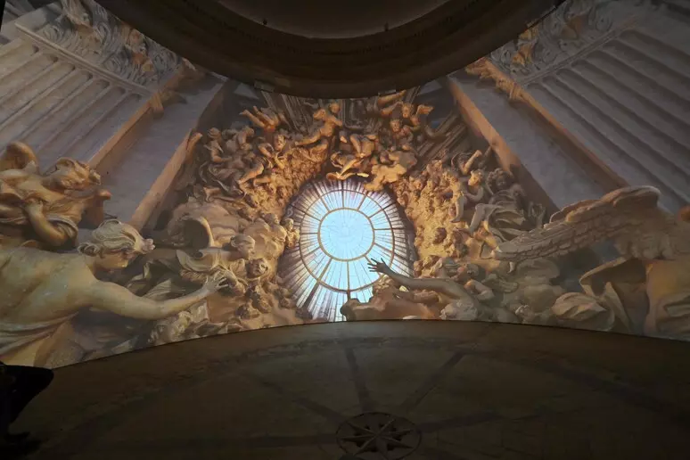 Architectural detail of St. Peter's / Ansa