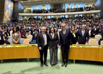 L'ambasciatore Maurizio Massari, la sottosegretaria e  responsabile della comunicazione dell'ONU Melissa Fleming e il presidente dell'Associazione diplomatici Claudio Corbino (Foto Italy Mission)