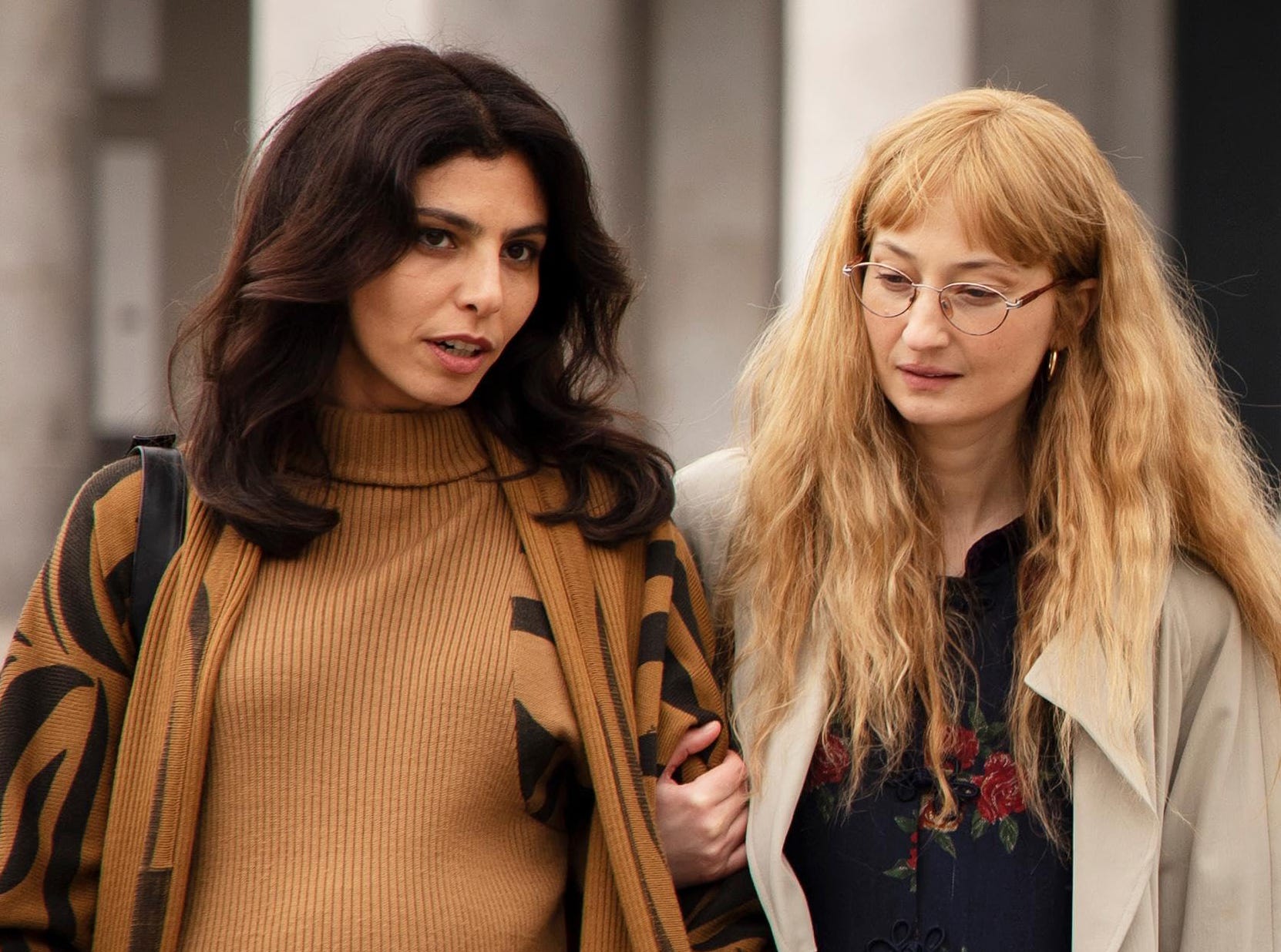Irene Maiorino e Alba Rohrwacher in una scena dell’ultima stagione de “L’amica geniale”, tratta dai romanzi di Elena Ferrante. Ph. Eduardo Castaldo