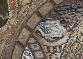 Particolare di decorazione presso La Grotta di Diana a Villa D'Este / Ansa