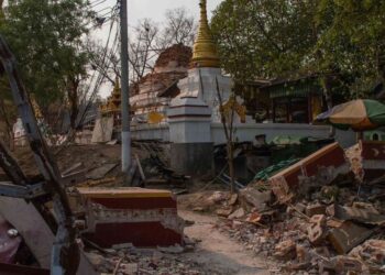 In Sagiang, destroyed buildings show the aftermath of the 7.7-magnitude earthquake that struck Myanmar on 28 March. (© UNICEF/Nyan Zay Hte)