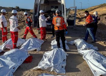 Rescue workers line up body bags in Tal Al Sultan, in Rafah, in southern Gaza. (Photo UNOCHA)