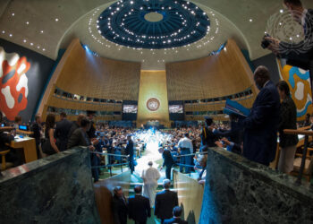 A wide view of the General Assembly Hall, as Pope Francis arrives to address the Assembly. (UN Photo/Cia Pak)