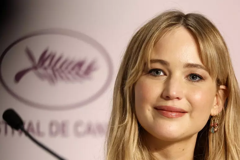 Jennifer Lawrence durante la conferenza stampa del film “Die, My Love”, in concorso al Festival di Cannes 2025. Il film è diretto dalla regista scozzese Lynne Ramsay. REUTERS