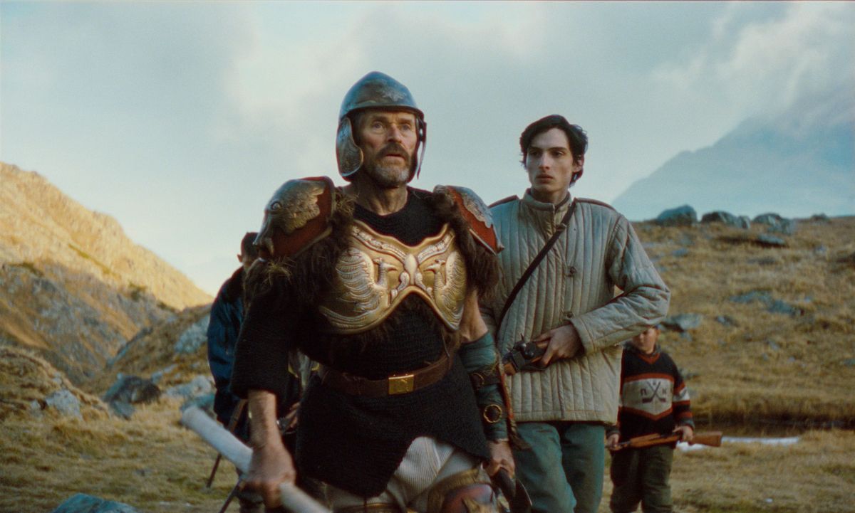 Maxim e PetroWillem Dafoe e Finn Wolfhard in una scena di The Legend of Ochi. Courtesy of A24/Universal Pictures