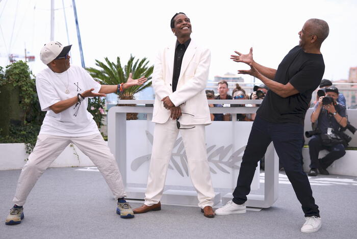 Spike Lee, A$AP Rocky e Denzel Washington al photocall di Highest 2 Lowest, presentato fuori concorso al Festival di Cannes 2025