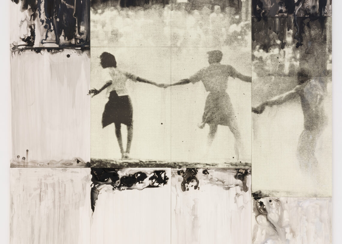 Lorna Simpson, Three Figures, 2014Serigrafia, inchiostro e acrilico su legno. Courtesy dell’artista e Hauser & Wirth. Foto: James Wang