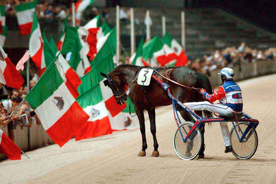 Varenne acclamato dai tifosi dopo la vittoria / Archivio di Stato