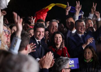 Newly-elected president Nicușor Dan celebrating his presidential victory (Photo: EDP)