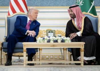 US President Donald Trump and the kingdom's Crown Prince Mohammed Bin Salman talk before a coffee ceremony at the Royal Court in Riyadh on May 13, 2025. Trump enjoyed a lavish, royal welcome in Saudi Arabia on the first state visit of his second term, with the US president foremost focused on business deals at the start of a Gulf tour. (Photo by Brendan Smialowski / AFP / ANSA)