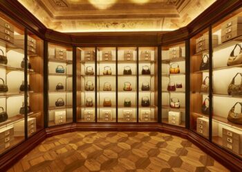 Parte dell-archivio Gucci all'interno di Palazzo Settimanni a Firenze / Ansa