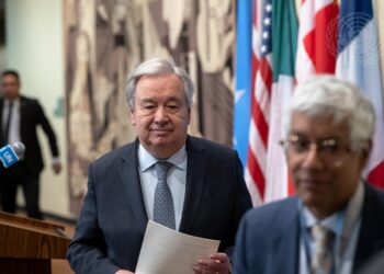 UN Secretary-General António Guterres (left) briefs reporters on the situation in Pakistan and India. (UN Photo/Mark Garten)