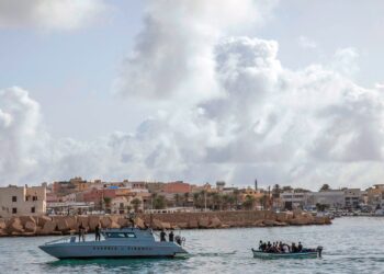 Refugees and migrants in a wooden boat are rescued near the Italian island of Lampedusa in the Mediterranean Sea. (© UNHCR/Alessio Mamo )