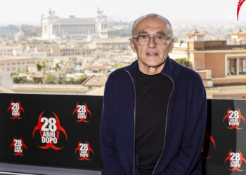 Il regista Danny Boyle posa durante il photocall per 28 Anni Dopo. Credit: Ufficio stampa