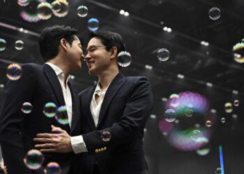Marriage same-sex Photo by Lillian SUWANRUMPHA / AFP/ANSA