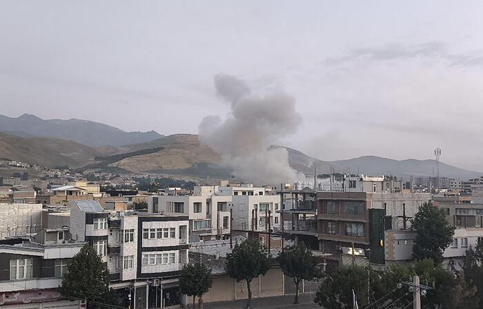 This handout photo released by Iran's Revolutionary Guard Corps (IRGC) official Sepah News Telegram channel on June 13, 2025 reportedly shows smoke billowing from a site targeted by an Israeli strike in the Iranian capital Tehran early in the morning. Israeli Prime Minister Benjamin Netanyahu said in a video statement in the early hours of June 13 that Israel carried out strikes on Iran and the military operation against the Islamic republic would  "continue for as many days as it takes". (Photo by SEPAH NEWS / AFP) / RESTRICTED TO EDITORIAL USE - MANDATORY CREDIT ANSA/AFP PHOTO / SEPAH NEWS