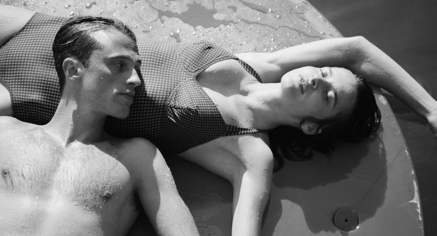 Benjamin Voisin e Rebecca Marder in “L’étranger”