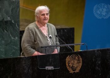 Munira Sabasic, President of the Association of Mothers of Srebrenica Zepa,  all'Assemblea Generale dell'ONU (UN Photo Manuel Elias)