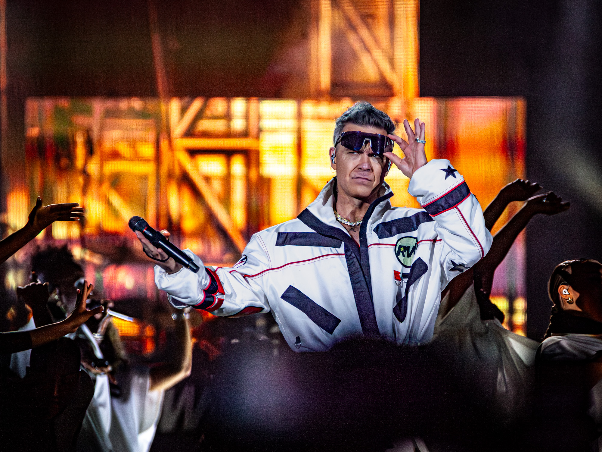 Robbie Williams sul palco dello stadio Nereo Rocco, Trieste, 17 luglio 2025.ph. Simone Di Luca