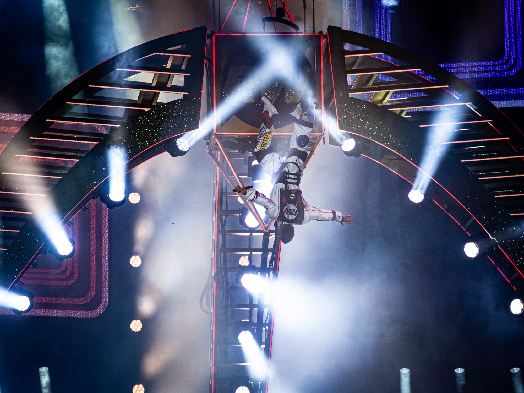 Robbie Williams sul palco dello stadio Nereo Rocco, Trieste, 17 luglio 2025.ph. Simone Di Luca