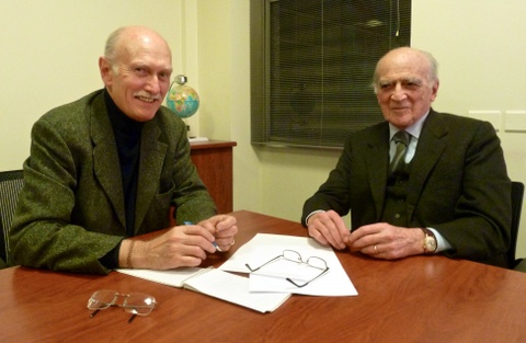 Il giornalista Niccolò d’Aquino con Piero Bassetti (a destra)
