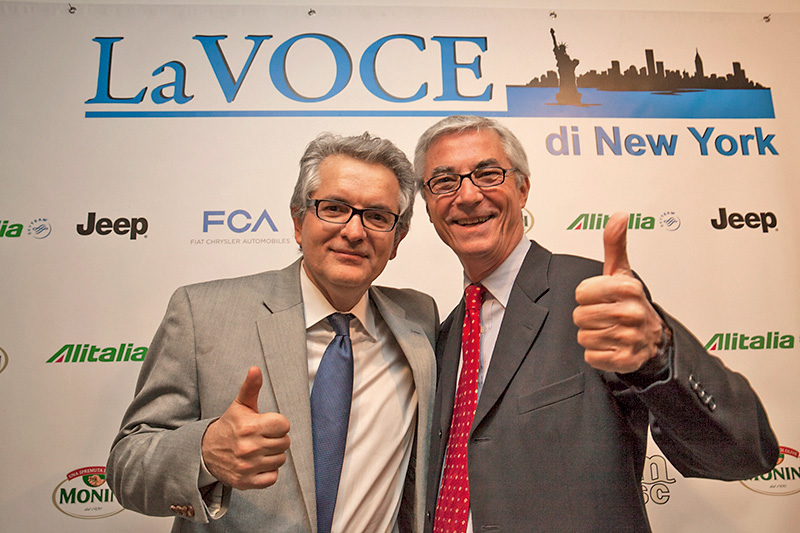 Il direttore dell'Enit, Eugenio Magnani, dà un "thumb up" a La VOCE (Foto: Stefania Zamparelli)