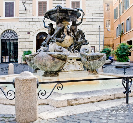 La Fontana delle Tartarughe a Piazza Mattei, nel rione romano Sant'Angelo.