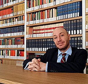 Fabio Troisi, attaché for Cultural Affairs dell'Istituto, nella biblioteca Lorenzo Da Ponte