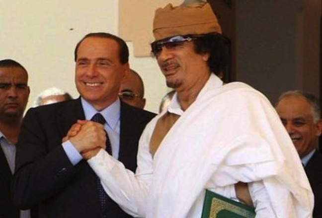 Berlusconi con Gheddafi: il leader libico ha pagato anche per la speciale intesa raggiunta con l'Italia?