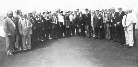L'Asinara, 9 settembre 1993. Foto di gruppo dei reduci della R.N.Roma, nel giorno del 50┬░ anniversario.
